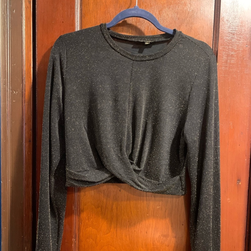 Black and gold long-sleeved crop top